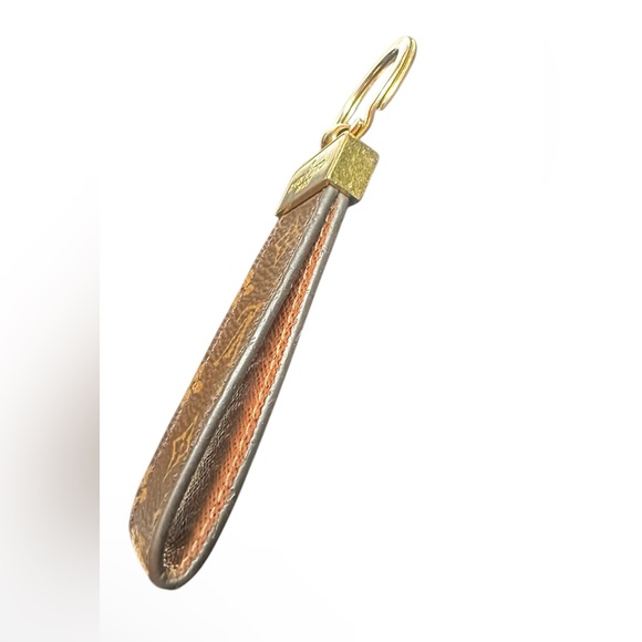 Louis Vuitton Keychain - Picture 5 of 13